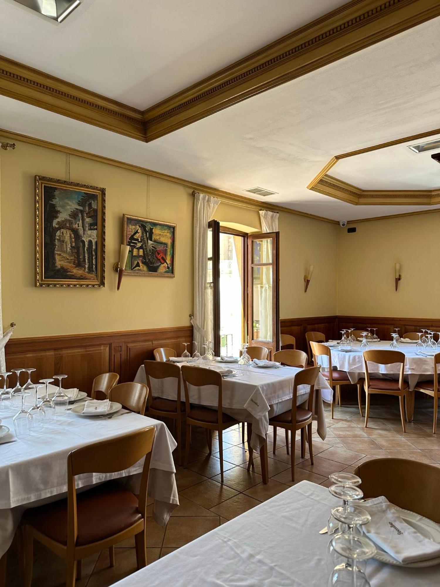 Hostal Restaurante Boccalino เลออน ภายนอก รูปภาพ