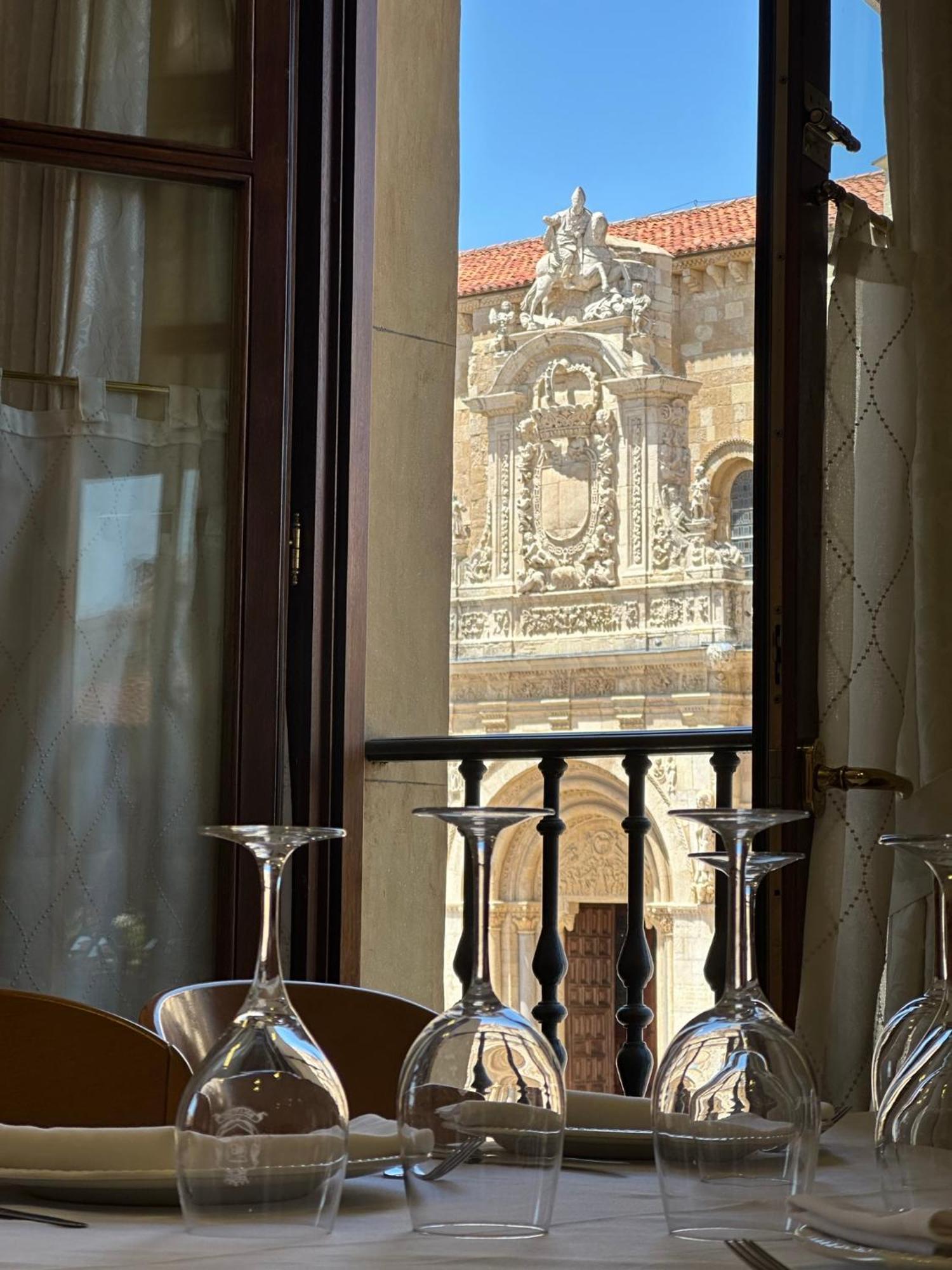 Hostal Restaurante Boccalino เลออน ภายนอก รูปภาพ