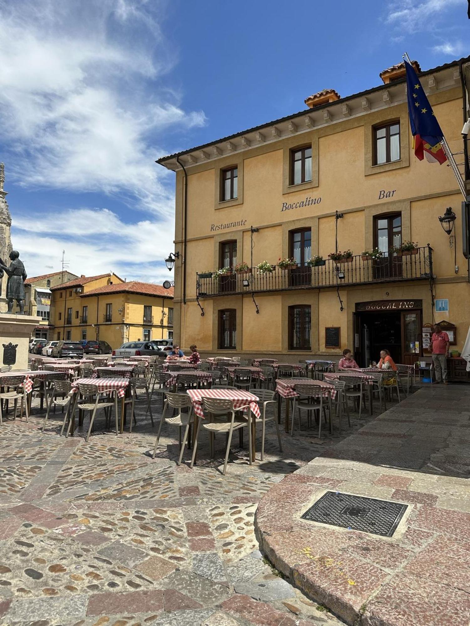Hostal Restaurante Boccalino เลออน ภายนอก รูปภาพ