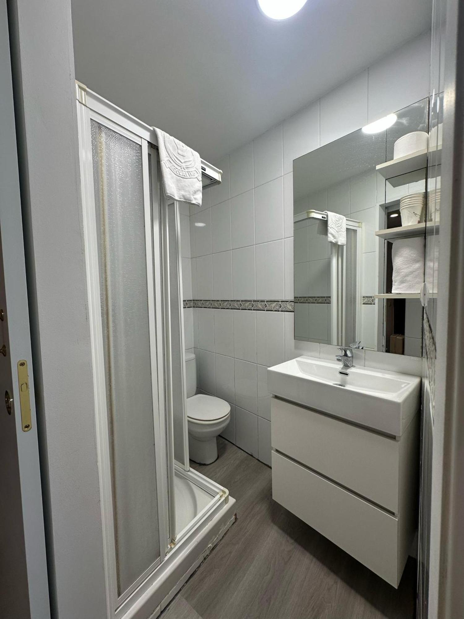 Hostal Restaurante Boccalino เลออน ภายนอก รูปภาพ